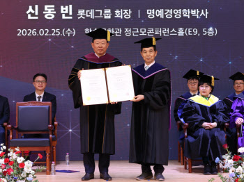 "과학 발전 기여"…신동빈, 카이스트 명예박사 됐다