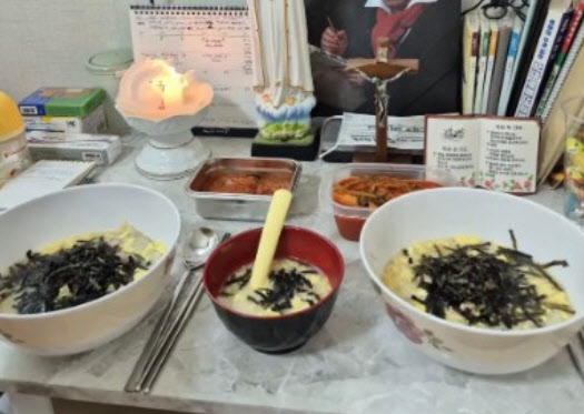 SNS서 생후 3개월 아기에 떡국…"아동학대 의심" 신고