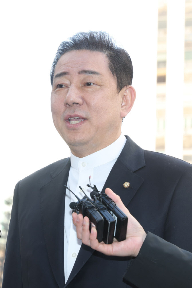 [포토]경찰 조사 앞둔 김병기 의원