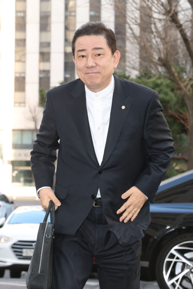 [포토]경찰 소환조사 받는 김병기 의원