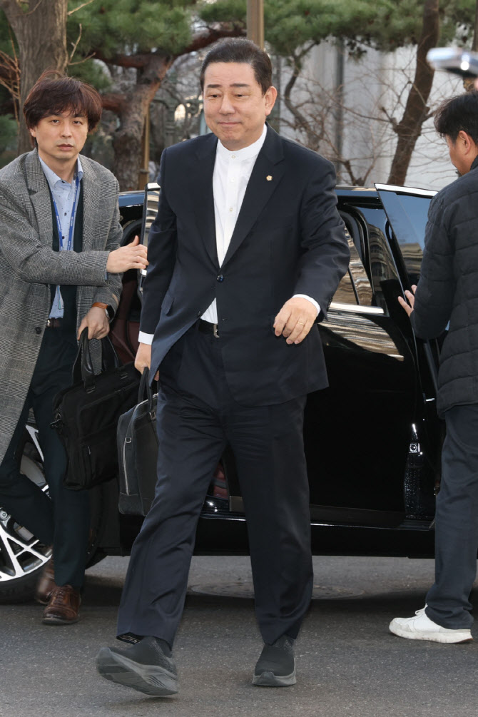 [포토]김병기 의원, 피의자 신분으로 조사