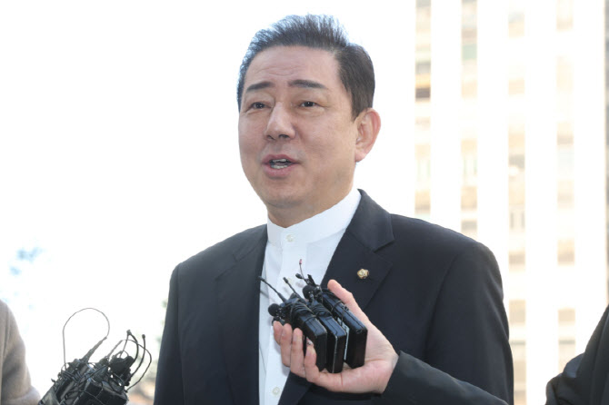 [포토]김병기 의원, 공천헌금 등 13개 의혹 첫 경찰 출석