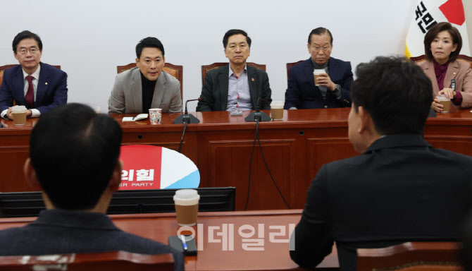 [포토]장동혁 대표, '중진의원들과 면담'