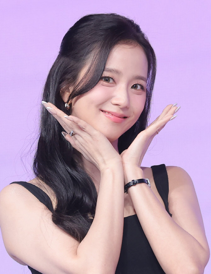 '월간남친' 감독 "지수, 노력이 재능을 이겨" 칭찬