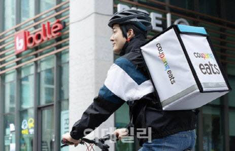쿠팡이츠, '전통시장·영세매장'만 무료 포장수수료 지원