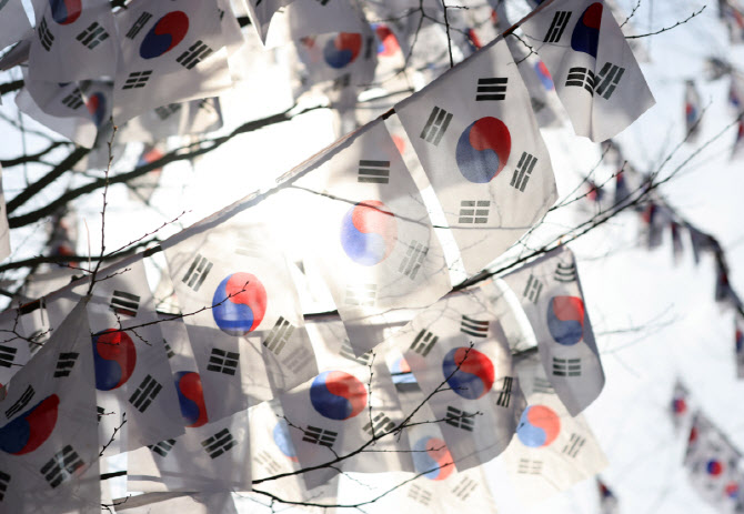 [포토]3ㆍ1절 앞두고 조성된 태극기거리