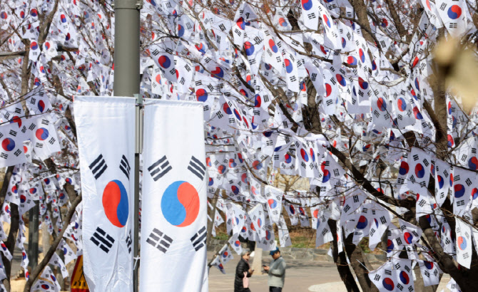 [포토]3ㆍ1절 앞두고 활짝핀 태극기 꽃