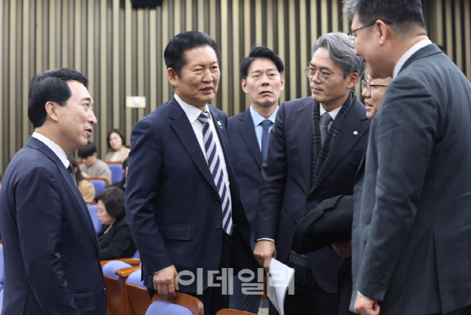 [포토]의원총회 참석한 정청래 대표