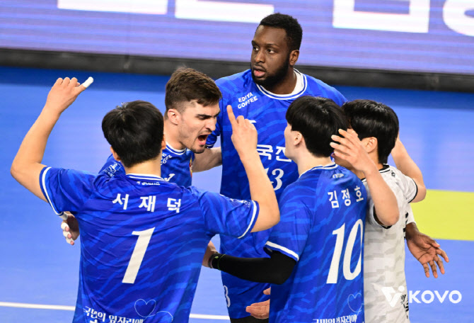 '봄 배구가 보인다' 4위 한국전력, 2위 현대캐피탈 잡았다