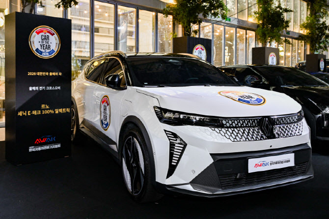 르노 세닉 E-Tech, 국내외 주요 '올해의 차' 연이어 수상