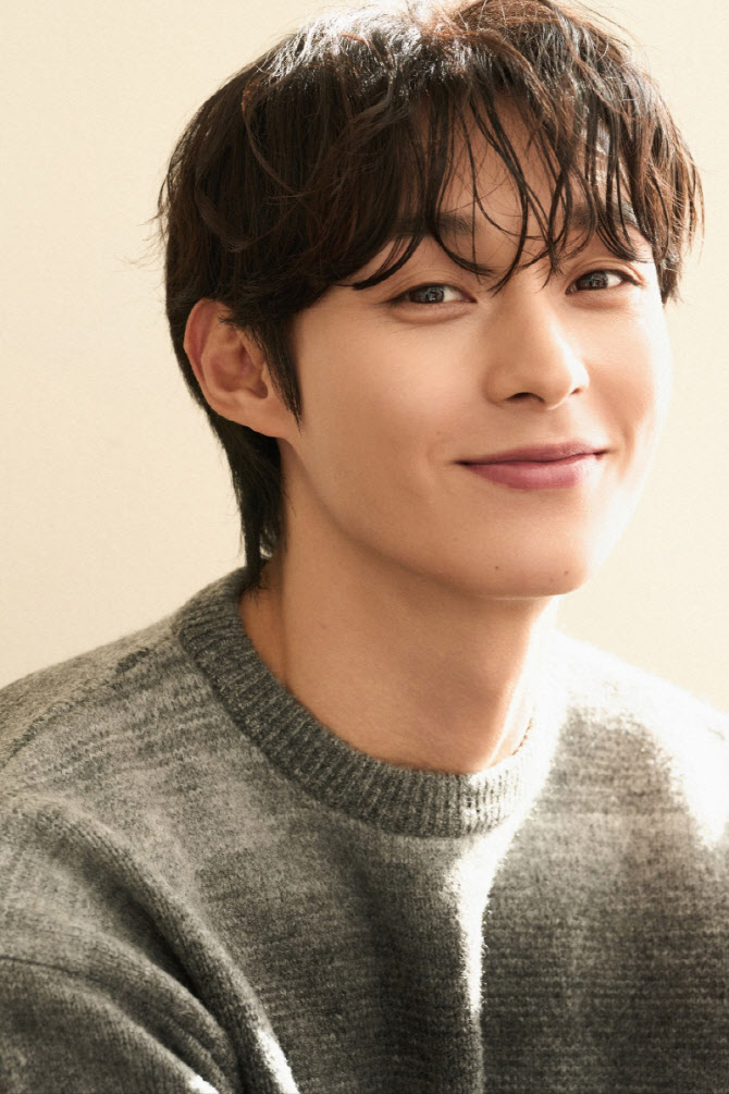 신예 김한영, 크리컴퍼니와 전속계약 체결