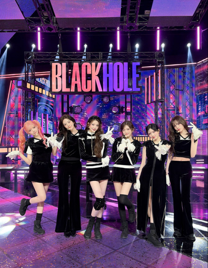 아이브, '엠카'서 '뱅뱅'으로 올해 첫 1위 트로피