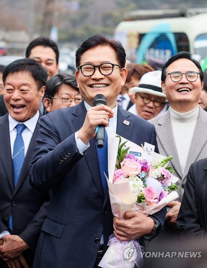 송영길, 민주당 복당…계양을 보선 공천경쟁 본격화