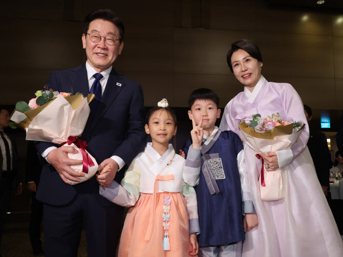 李대통령 “싱가포르 한인회, 독립운동 정신으로 양국 잇는 가교”
