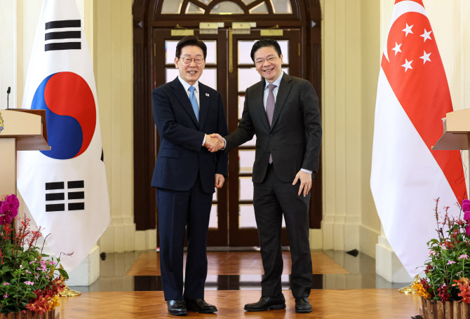韓·싱가포르, FTA 개선협상 개시 합의…AI·SMR 등 MOU 5건 체결