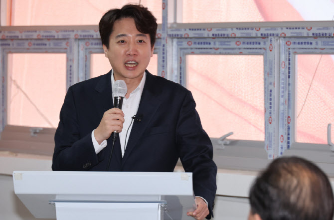 이준석, 부정선거 팩트체크 사이트 공개…"진실 빨라지면 음모론 끝나"