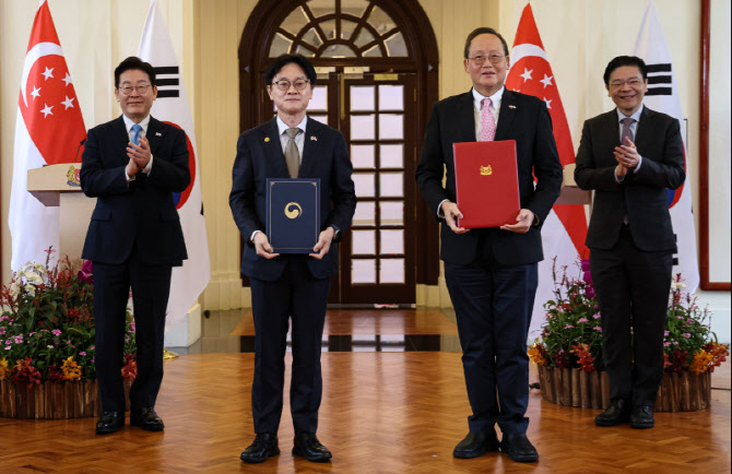 정부, 싱가포르와 FTA 개선협상…원전 협력도