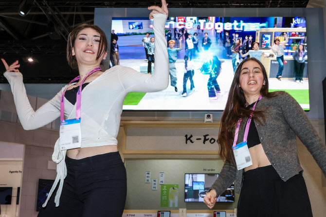 [포토] KT, MWC26서 K-컬처 ‘참여형 체험존’…AR 댄스챌린지