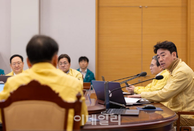 강훈식 “엄중한 국제정세 대비”…靑 전 직원 출근 지시