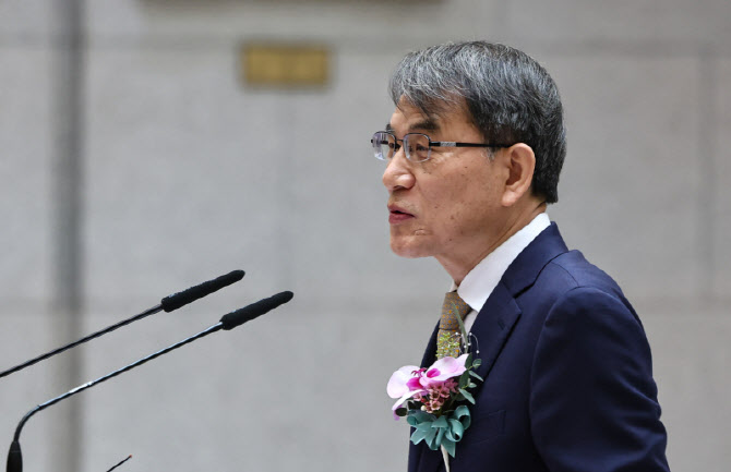 노태악 대법관 "정치 사법화, 사법 불신으로…정치적 중립 지켜야"