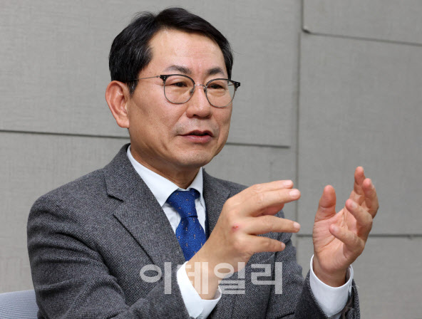 "프랜차이즈 성공비결…본사·점주, 노사 아닌 동업자 관계 회복"