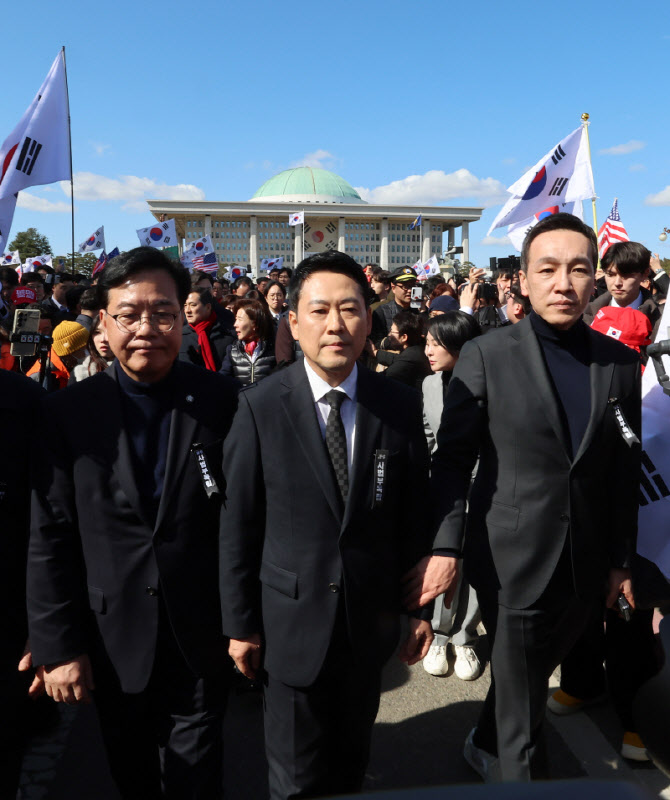 [포토]청와대 향해 행진하는 장동혁 대표와 지도부