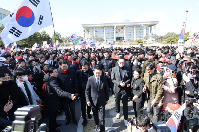 [포토]도보 투쟁 시작하는 국민의힘