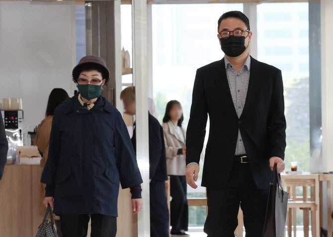 김건희 모친·오빠 '양평 개발부담금 특혜' 혐의 전면 부인
