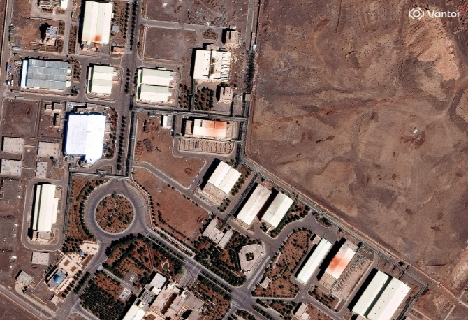 이란 핵시설 공습 가능성..IAEA "입구 손상 확인"