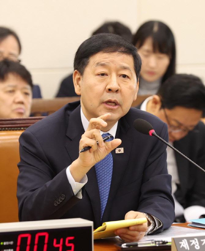 [포토]대미투자특위 전체회의, '답변하는 구윤철 경제부총리'