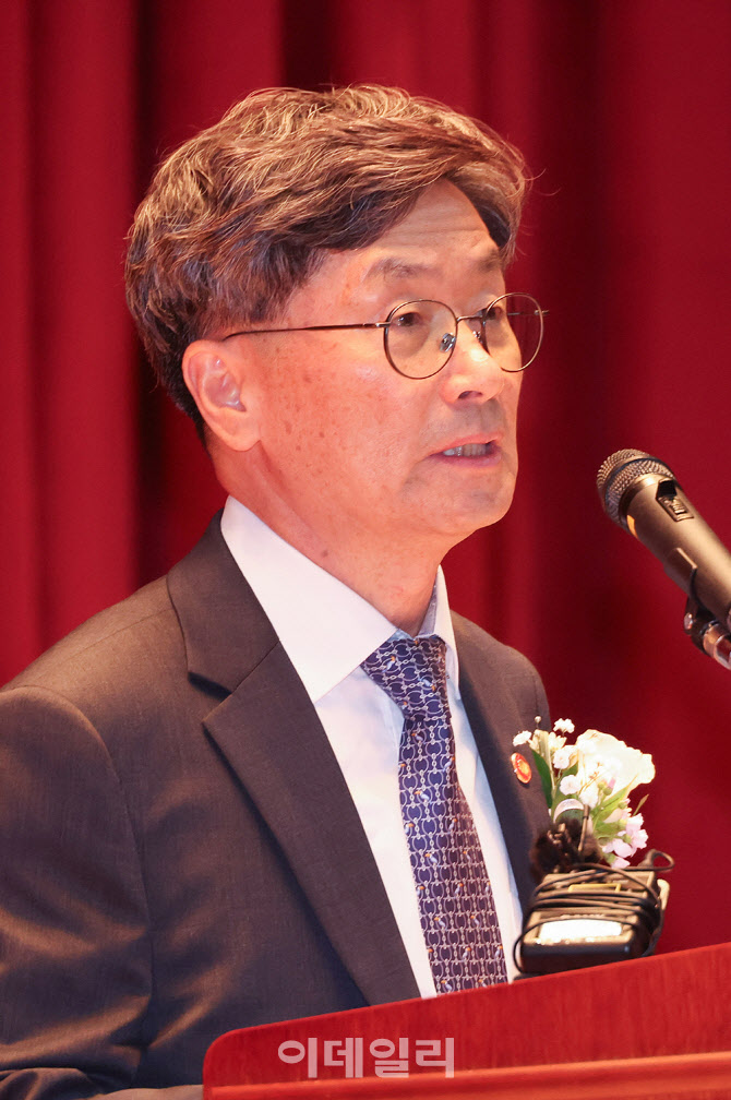 정일연 권익위원장 취임…"공직자, 권한 남용에 예방 집중"