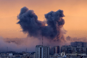 북중미WC 'D-100', 축제 분위기 어디갔나...긴장·걱정만 가득