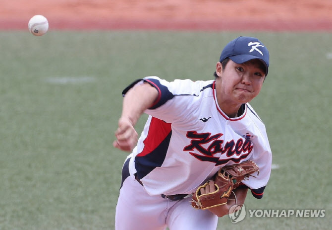 소형준, WBC 첫 경기 체코전 선발..."1200만 관중 책임감 갖고"