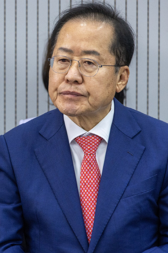 홍준표 “‘윤어게인’·‘하메네이 어게인’ 외치나…망조로 가는 길”