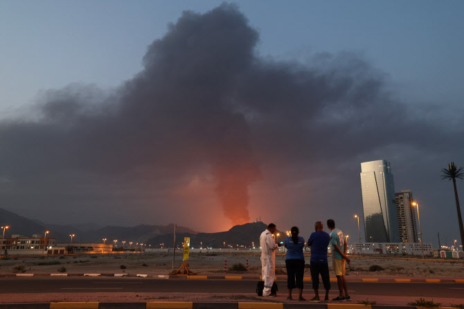 “UAE, 이란 공격 검토”…피해 확대로 ‘적극적 방어’ 나서나