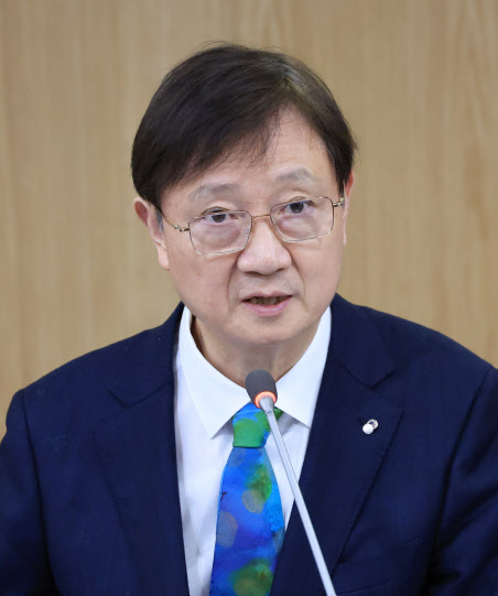 이찬진, 저축은행 향해 "상생·포용금융 물길 넓혀달라"