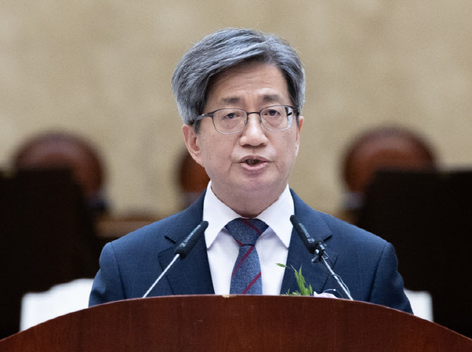‘거짓 해명’ 논란 김명수 전 대법원장, 5년 만에 면죄부...검찰 무혐의 처분
