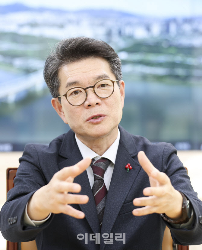 정원오 "서울시장 경선 자신…1호 결재는 예방행정"