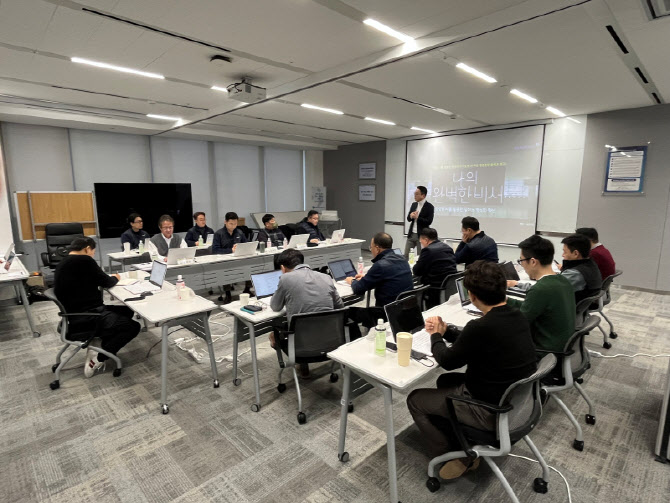AI 전환 서두르는 시멘트·레미콘 업계...유진기업, 스마트 경영 가속