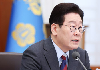 李대통령 “주식·환율 변동성 확대에 적극 대응하라”