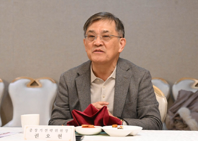 권오현 중장기전략위원장 "대학 교육, 시대 변화에 적합한지 점검"