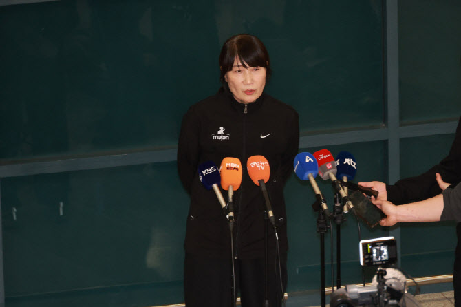 [포토]인터뷰하는 이도희 이란 여자배구 국가대표팀 감독