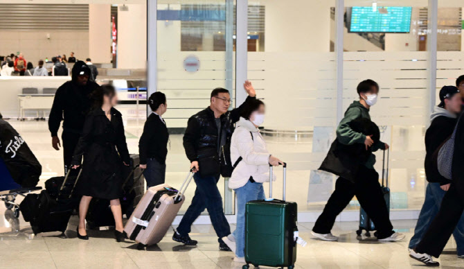 "눈앞 미사일 터져" 이란 탈출한 한국인들 '무사 귀국'