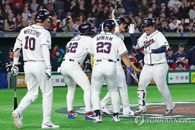 '문보경 만루포-위트컴 연타석포' 한국, 체코에 대승...WBC 산뜻한 출발