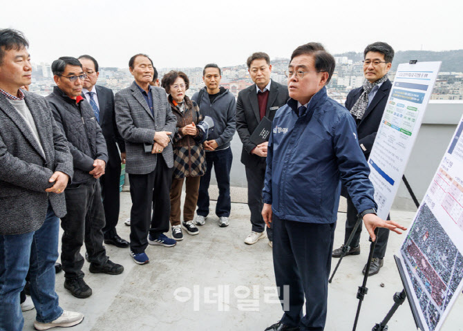[포토] 도심공공주택지구 점검하는 진교훈 강서구청장