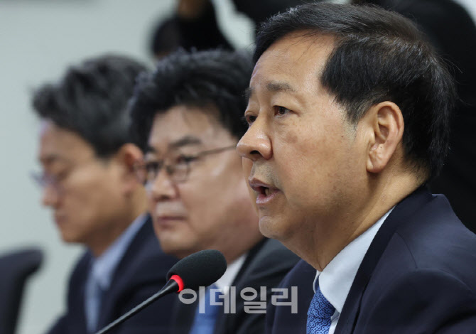 [포토]구윤철, '오늘부터 정부합동반 주유소 점검...위법에 무관용'