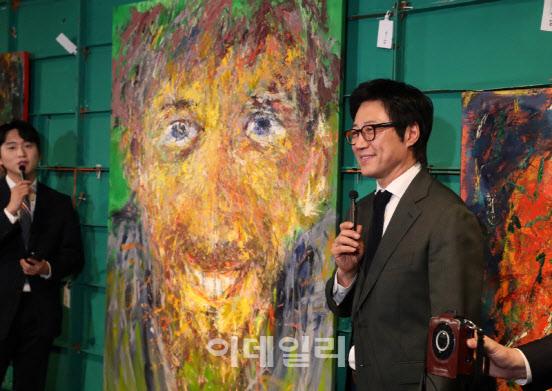 “왜 이런 시도 하냐고요?”…박신양의 파격 ‘전시쑈’