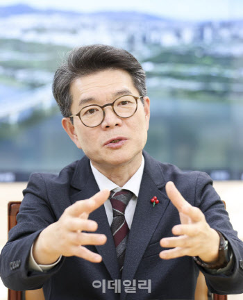 野김재섭 "정원오 가족땅 6800평, 전형적 투기"…정원오 "실제 경작 농지"(종합)