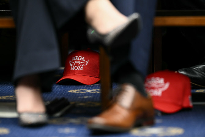 "전쟁 안 한다며" 이란 공격에 분열하는 美MAGA