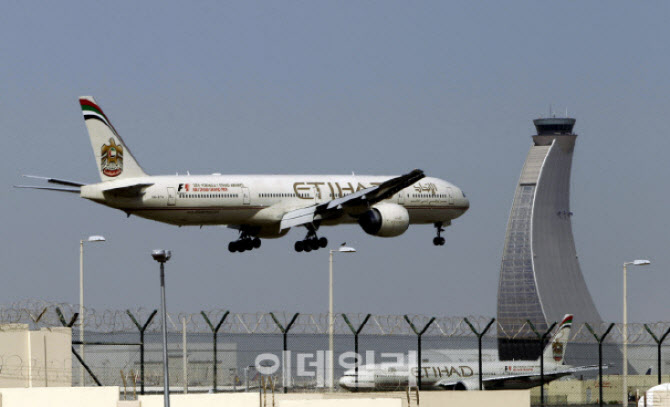 UAE 체류 한국인 203명 태운 전세기 귀국길 올라